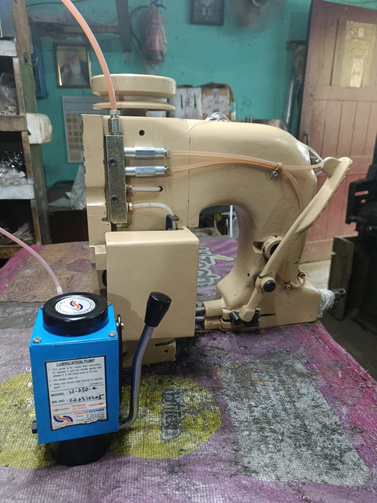 Bag Closing Machine with Hand Operating Oil System Model – SDT/M-2000 - Star Engineering Company
