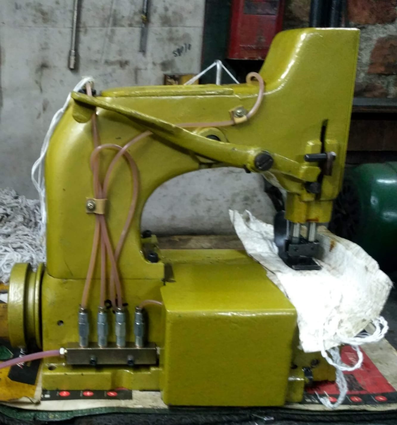 Bag Sewing Machine with Hand Operating Oil System Model – SDT/M-2000